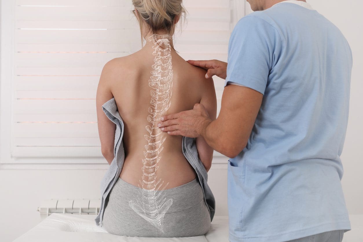 Thérapie manuelle dans la radiculopathie cervicale et lombaire : Une revue systématique de la littérature