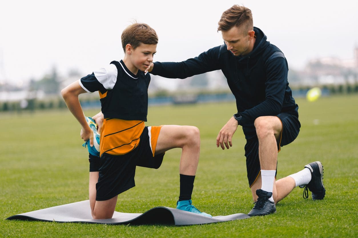 Efficacité des programmes de prévention des blessures à composantes multiples basés sur l’exercice physique sur le risque de blessure chez les footballeurs de tous les groupes d’âge : Une revue systématique et une méta-analyse