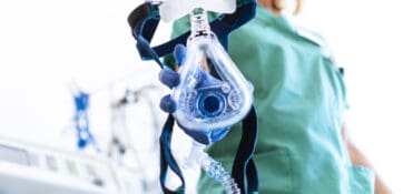 Facteurs prédictifs de prescription de ventilation non invasive en période postopératoire de chirurgie cardiaque : une revue systématique