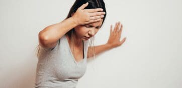 Impact d&rsquo;un programme de rééducation intensif et multidisciplinaire sur le contrôle postural et le handicap chez les patients souffrant de vertiges posturaux perceptifs persistants. Une étude rétrospective.