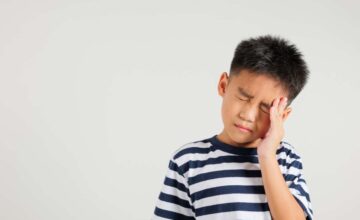 boy-holding-head