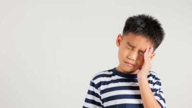 boy-holding-head